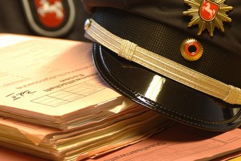 Fotolia 27340477 - Ermittlungsakte bei der Polizei © Joachim B. Albers